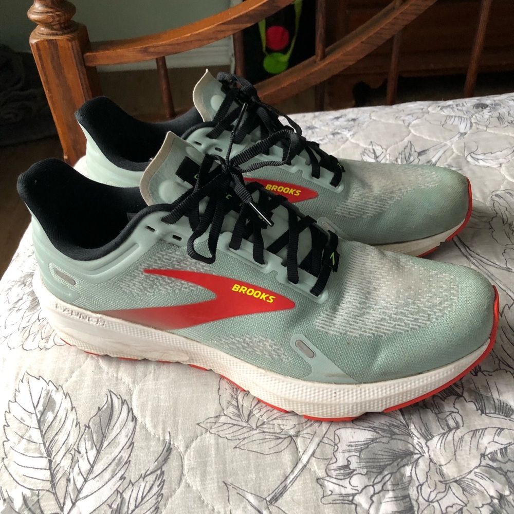 Brooks speed neutral sneaker